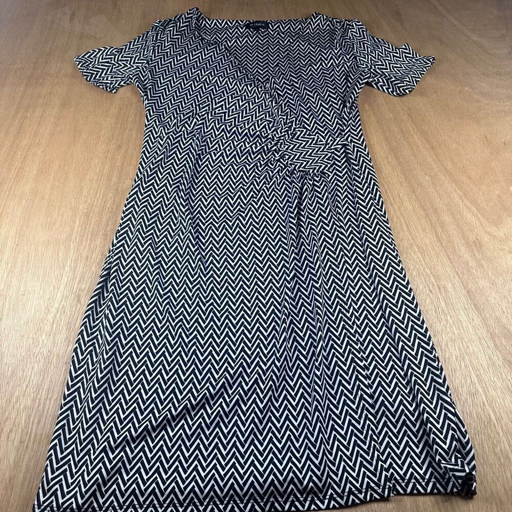 AA Studio Black White Chevron Wrap Dress Women’s Size 10 Short Sleeve